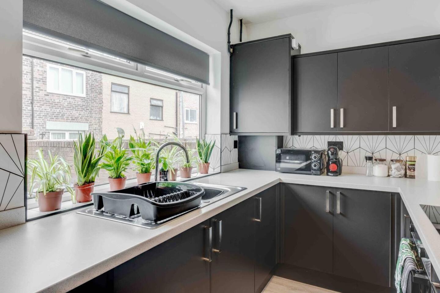 3-Bed Scouse House Near Anfield & Goodison Villa Ливърпул Екстериор снимка